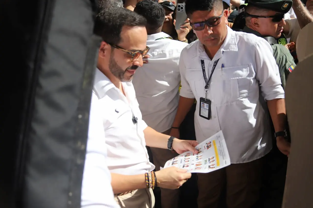 Abelardo de la Espriella Votando