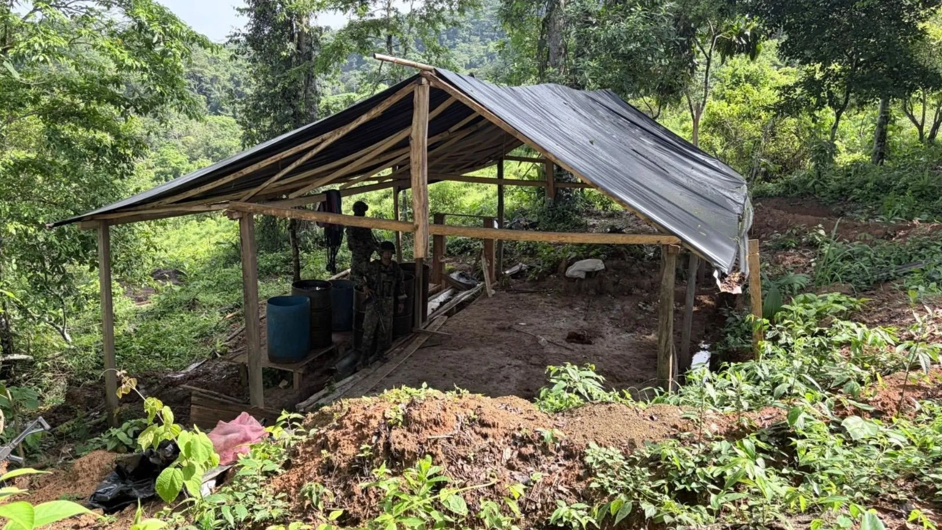 ¡Freno en seco al narcotráfico! Ejército destruye seis laboratorios del Clan del Golfo en Turbo
