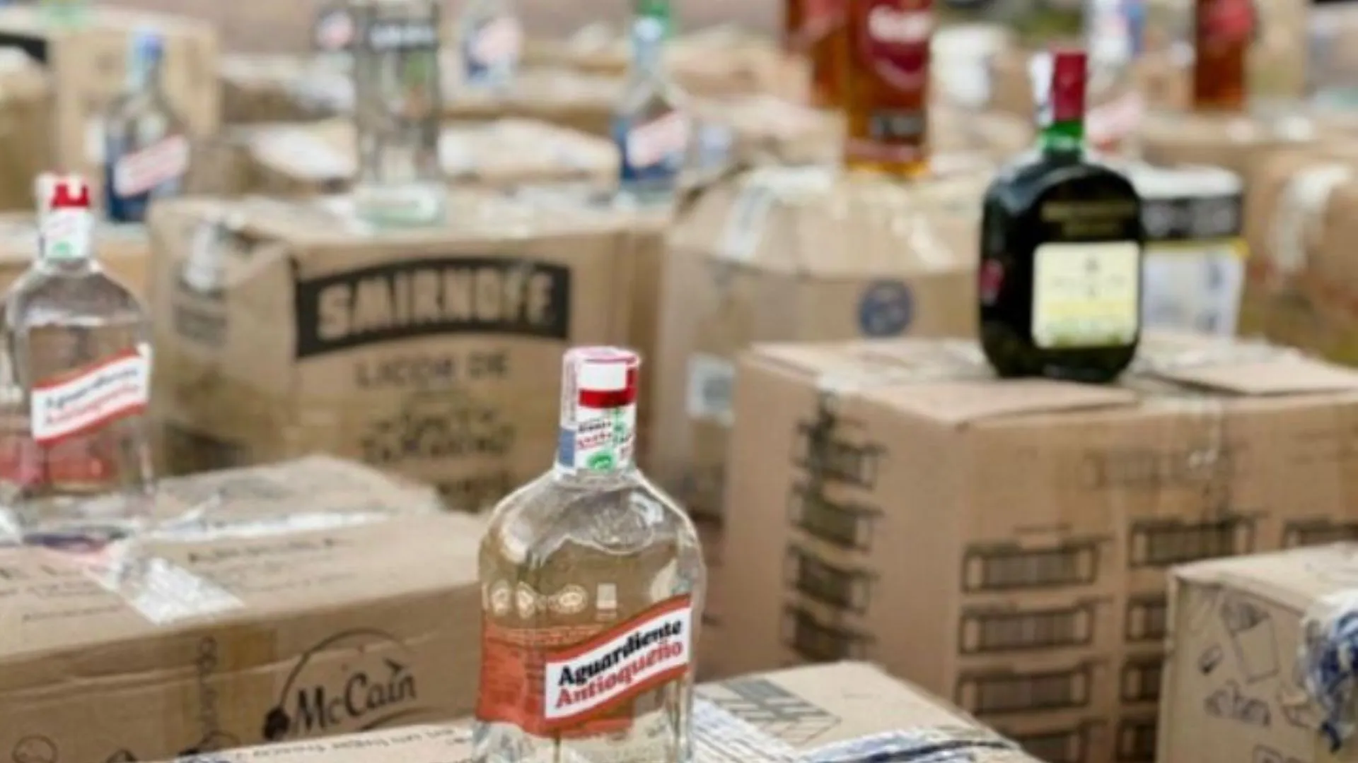 ¡Golpe al licor adulterado en Bogotá! Incautan cerca de 4.000 botellas en operativos simultáneos 2 ¡Golpe al licor adulterado en Bogotá! Incautan cerca de 4.000 botellas en operativos simultáneos