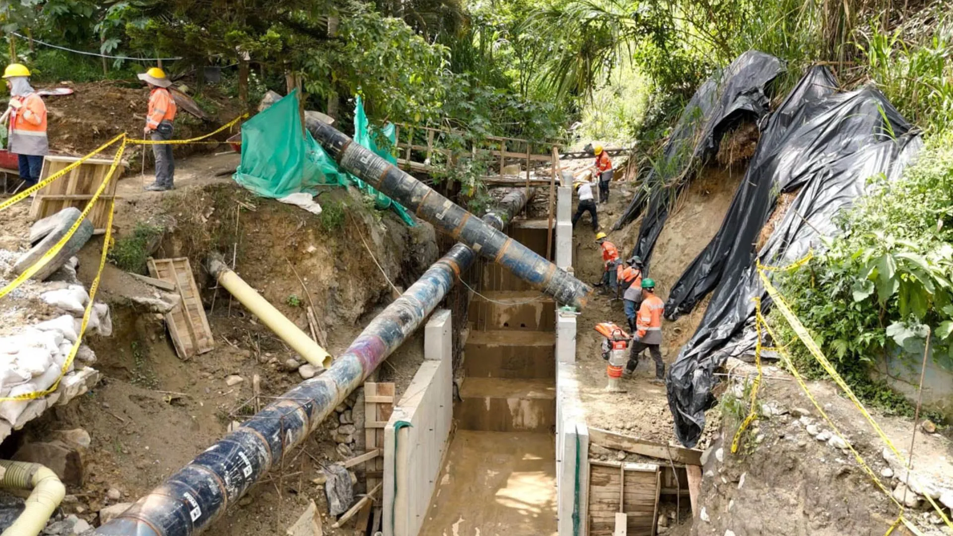 ¡Medellín se blinda contra las lluvias! Tres obras clave en quebradas críticas ya superan el 60 % de avance