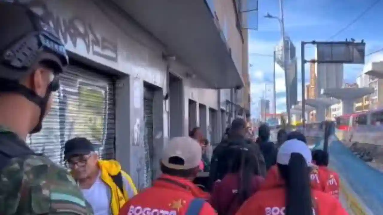 Megaoperativo en la avenida Caracas dejó capturas y cierres de pagadiarios en Bogotá 2 Megaoperativo en la avenida Caracas dejó capturas y cierres de pagadiarios en Bogotá