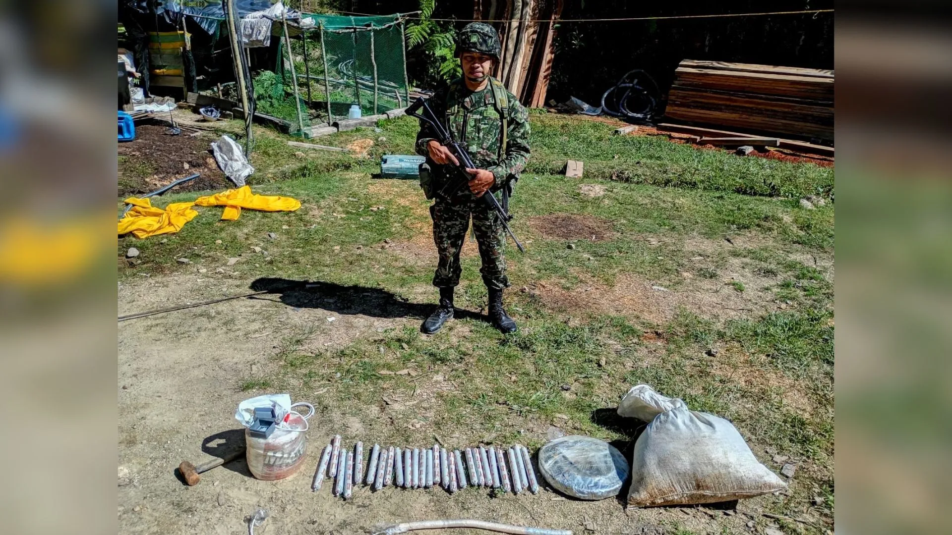¡Se les quemó el negocio! Hallan mina ilegal con explosivos y maquinaria en zona rural de Antioquia 3 ¡Se les quemó el negocio! Hallan mina ilegal con explosivos y maquinaria en zona rural de Antioquia