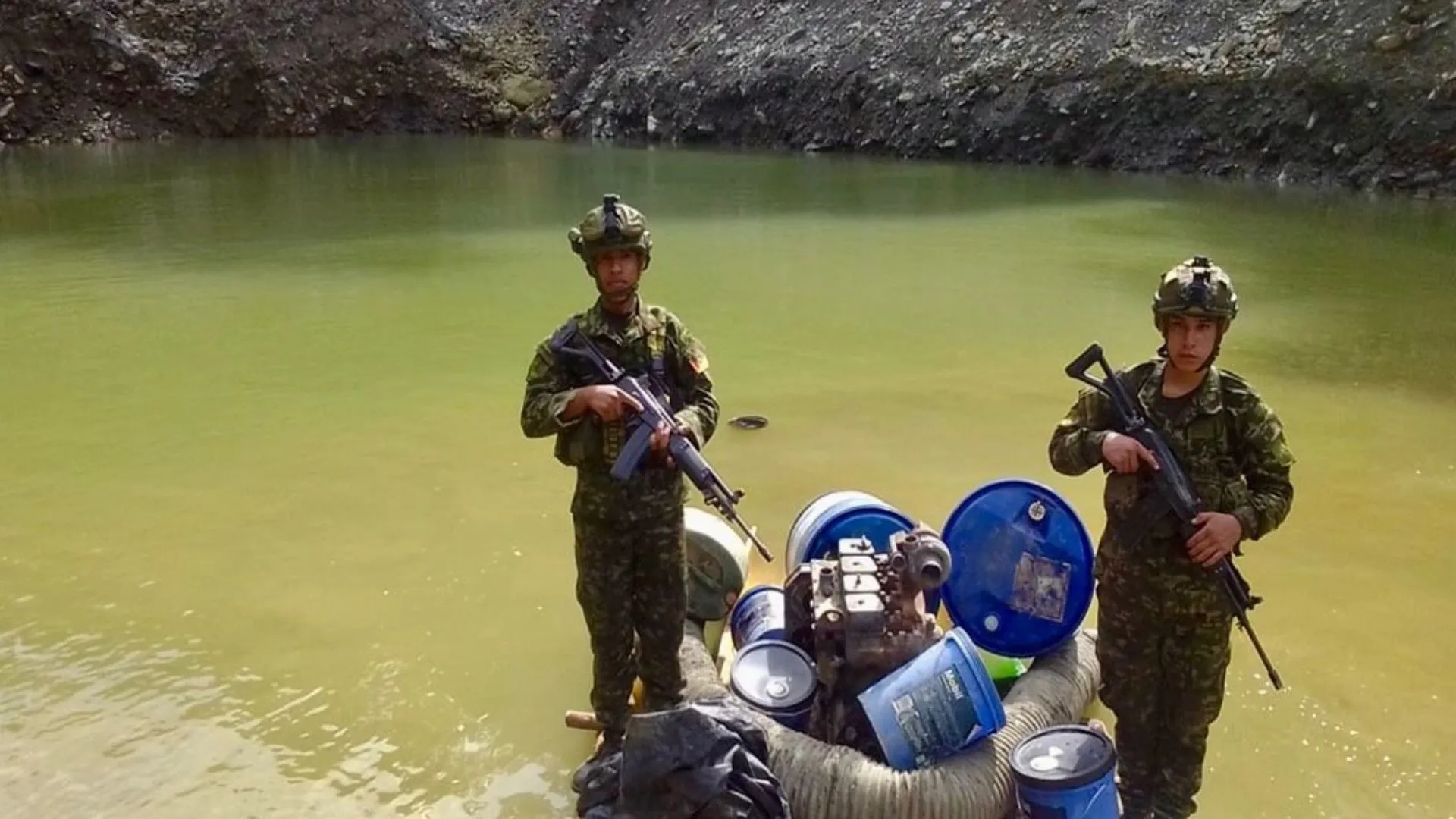 Destruyen gigantesca mina ilegal del Clan del Golfo en Ituango que producía $795 millones al mes 2 Destruyen gigantesca mina ilegal del Clan del Golfo en Ituango que producía $795 millones al mes