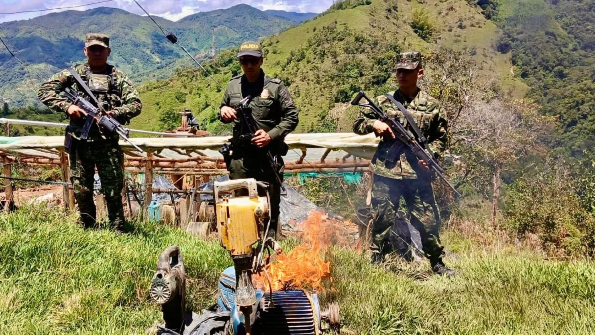 ¡Golpe a las rentas criminales! Desmantelan dos gigantescos socavones de minería ilegal en San Carlos 2 ¡Golpe a las rentas criminales! Desmantelan dos gigantescos socavones de minería ilegal en San Carlos