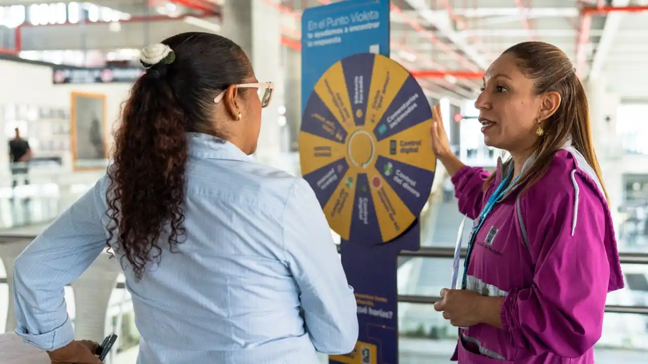 El Metro de Medellín activa más apoyo para mujeres en estaciones 1 El Metro de Medellín activa más apoyo para mujeres en estaciones