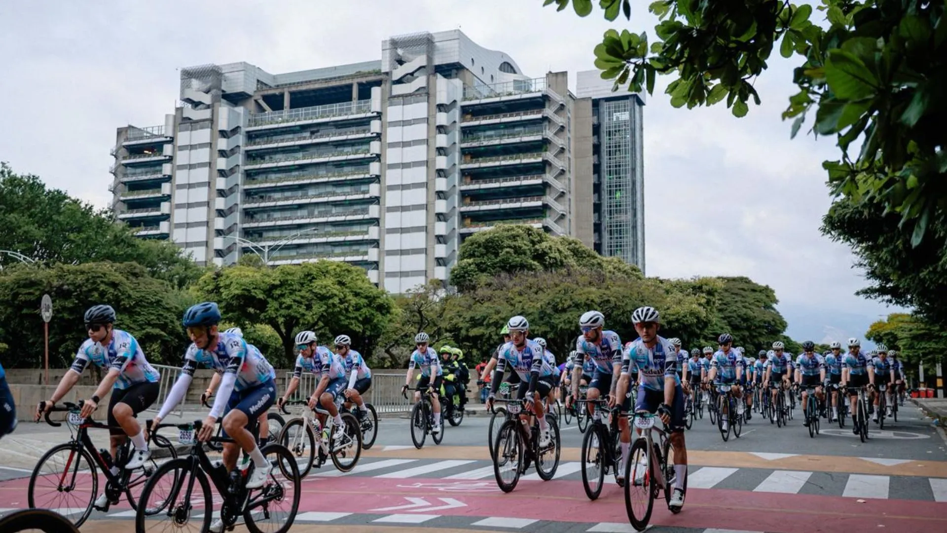 ¡A correr y pedalear! Cerca de 6.000 atletas de 12 países se tomarán las calles en la histórica Ruta Medellín 2026 1 ¡A correr y pedalear! Cerca de 6.000 atletas de 12 países se tomarán las calles en la histórica Ruta Medellín 2026