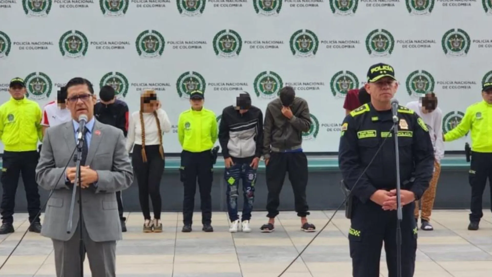 ¡Golpe al ‘Tren del Llano’ en Engativá! Desarticulan banda que camuflaba droga en los parques 2 ¡Golpe al ‘Tren del Llano’ en Engativá! Desarticulan banda que camuflaba droga en los parques