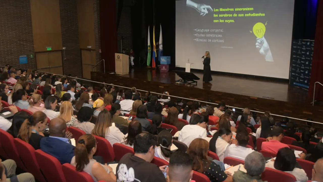 Medellín fortalece acciones contra la violencia digital en instituciones educativas 2 Medellín fortalece acciones contra la violencia digital en instituciones educativas