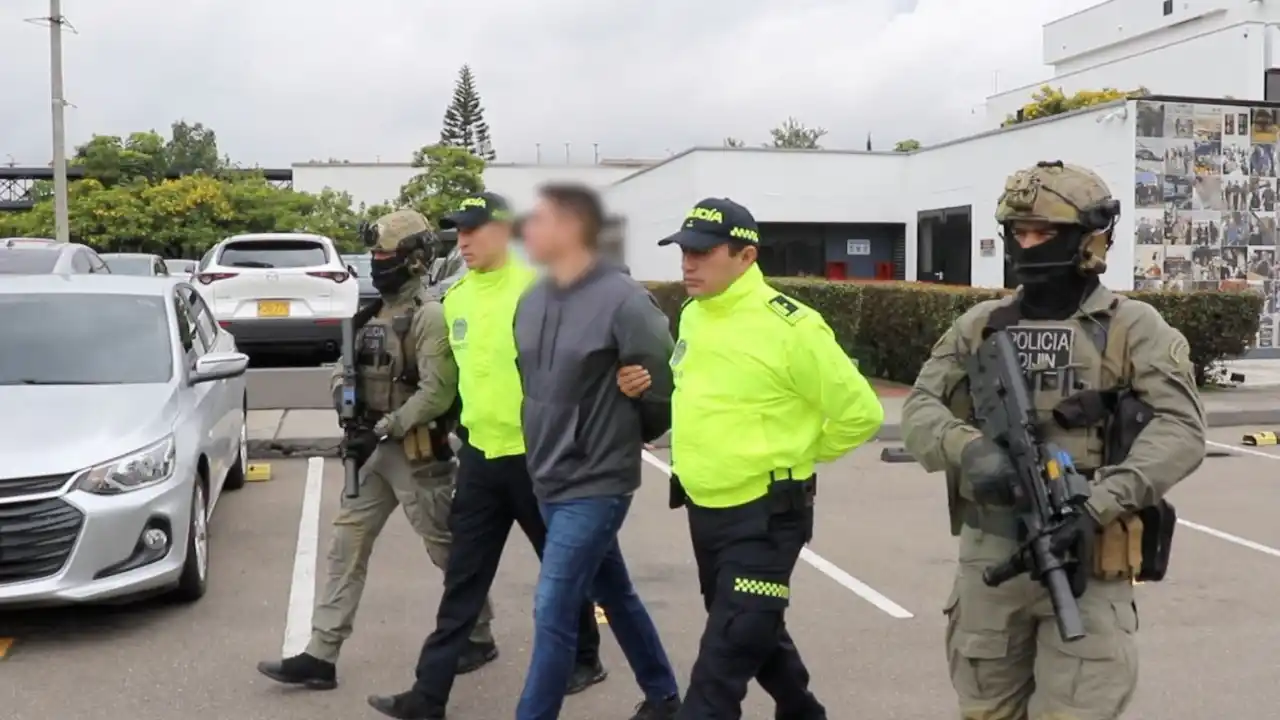 Capturan a alias 'Alex' en el aeropuerto El Dorado, presunto enlace del Cártel de Sinaloa