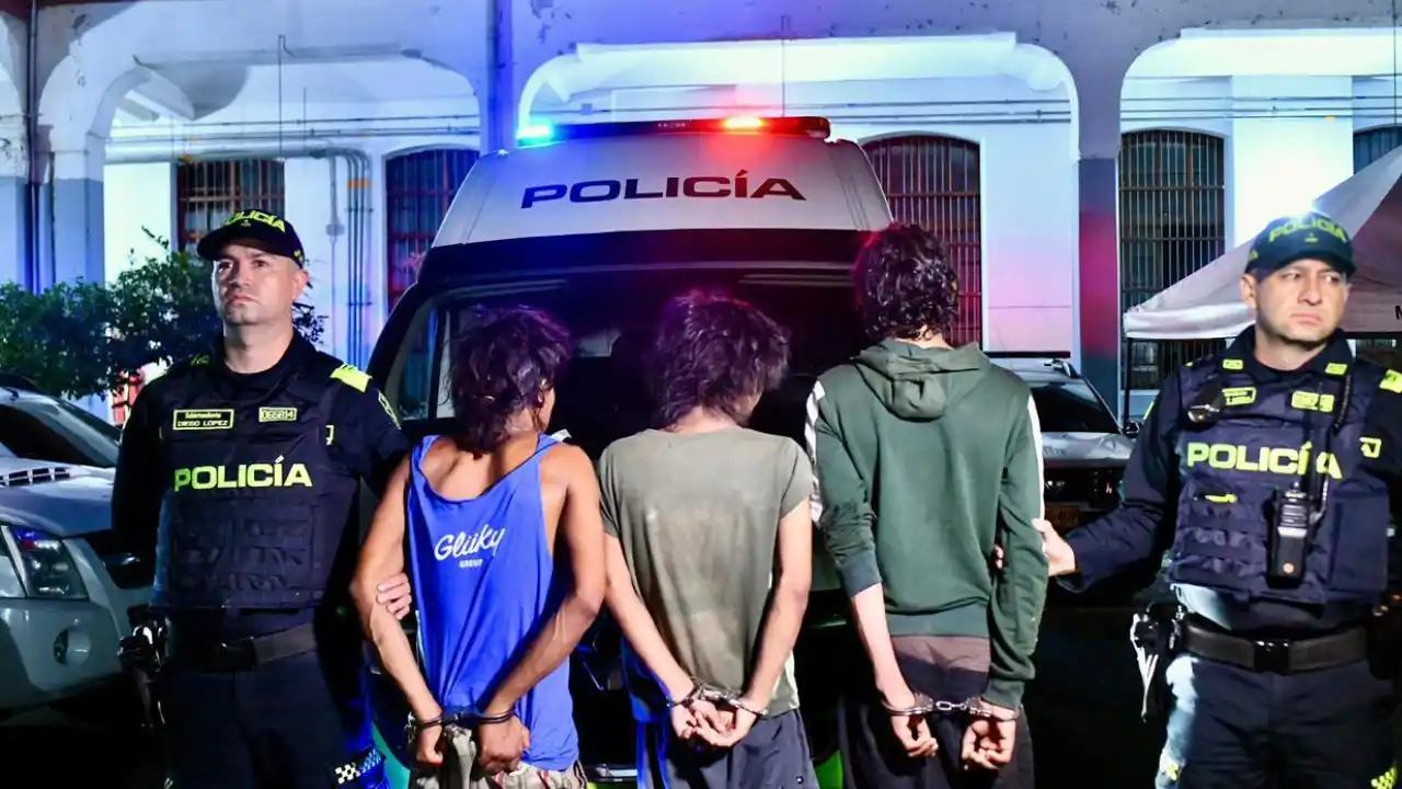 Metieron un cuerpo en una nevera y los pillaron por cámaras: capturados por participar en presuntos homicidios