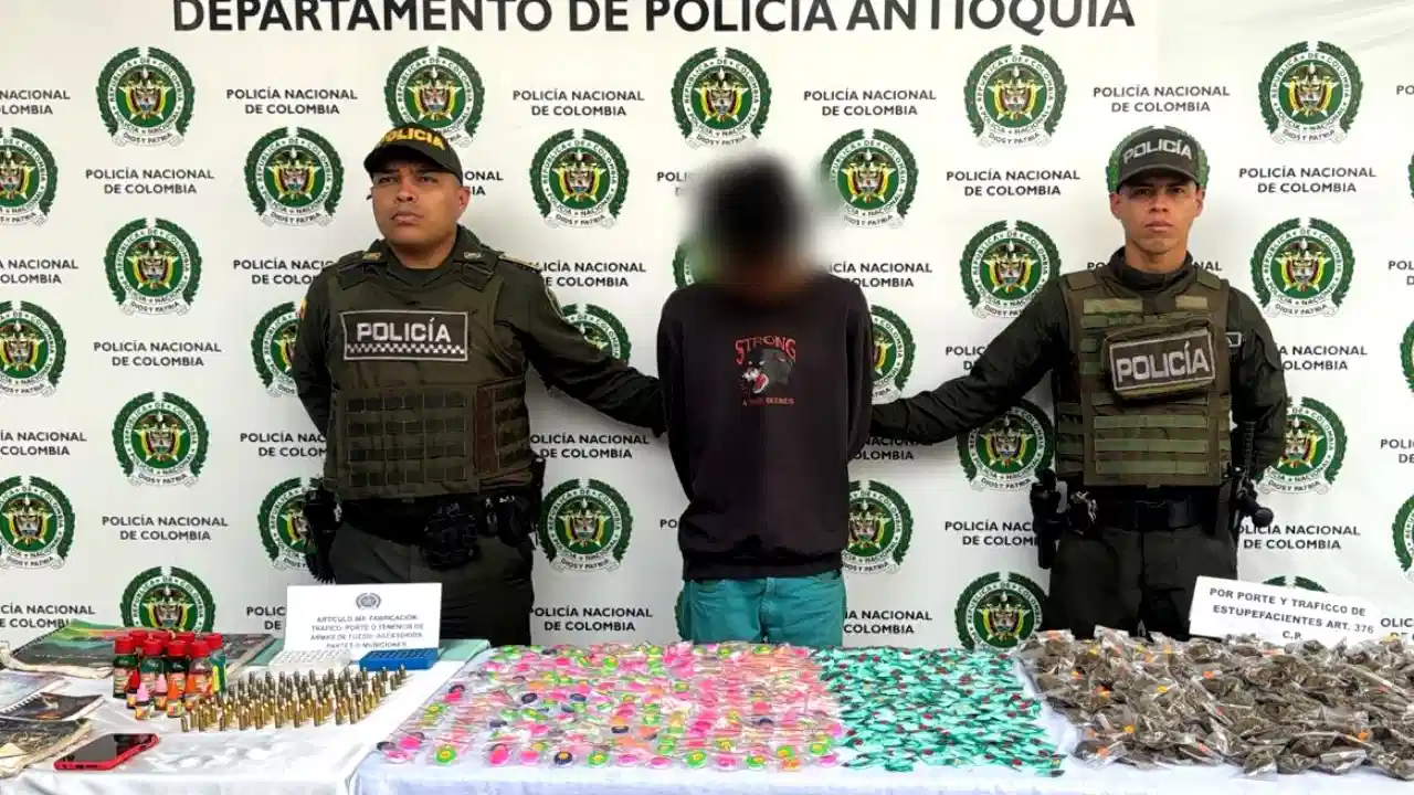 Golpe al narcomenudeo: capturan a alias 'Chiqui' con droga, balas y registros del negocio ilegal en Antioquia
