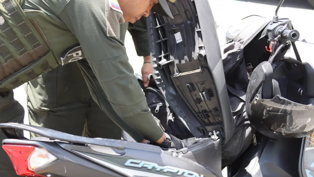 Golpe en La Bayadera: cinco locales cerrados por robo de autopartes