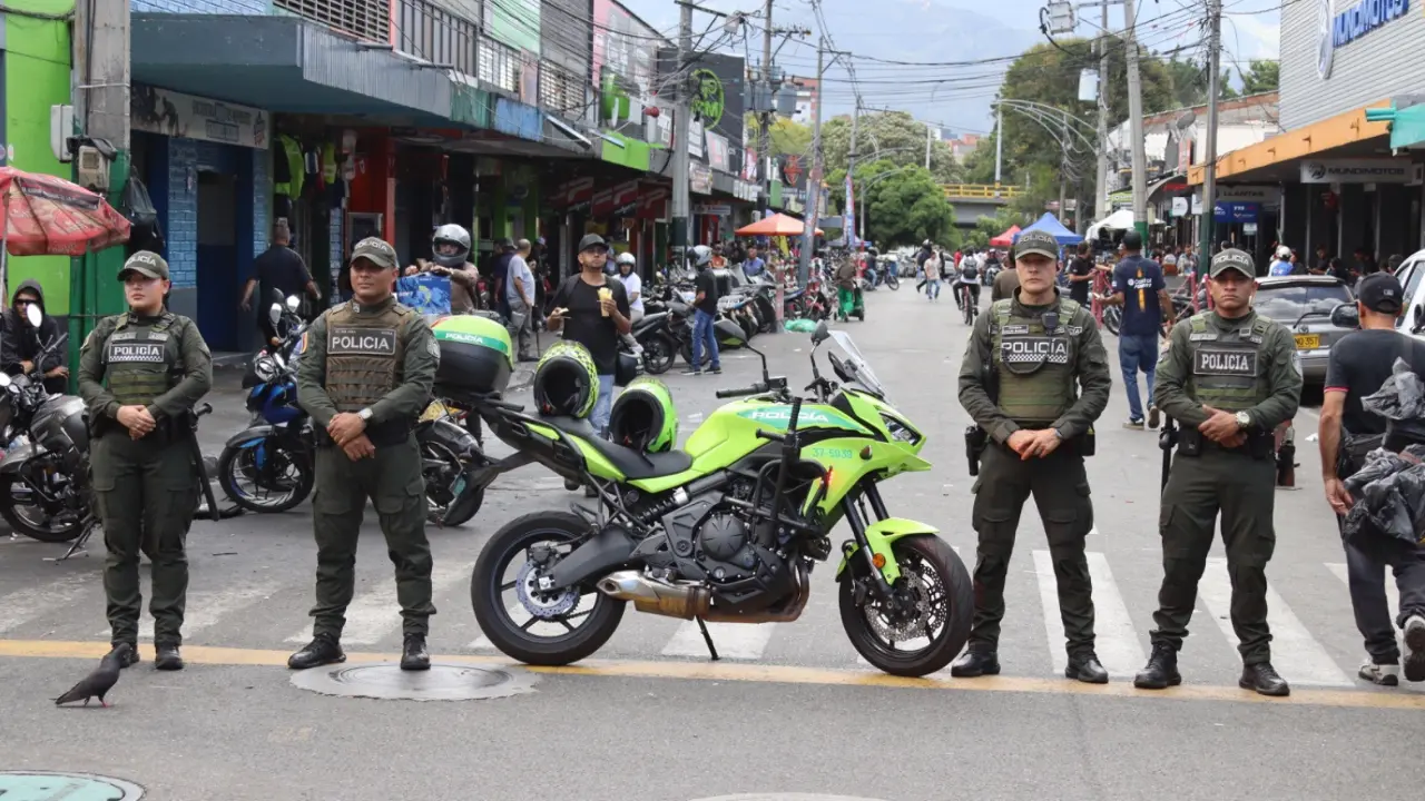 Golpe en La Bayadera: cinco locales cerrados por robo de autopartes