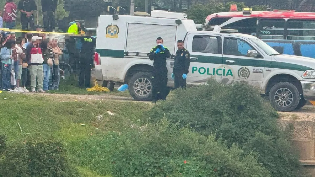 Autoridades inspeccionan un cuerpo hallado en el río Soacha: investigan si corresponde a Yulixa Toloza 2 Autoridades inspeccionan un cuerpo hallado en el río Soacha: investigan si corresponde a Yulixa Toloza