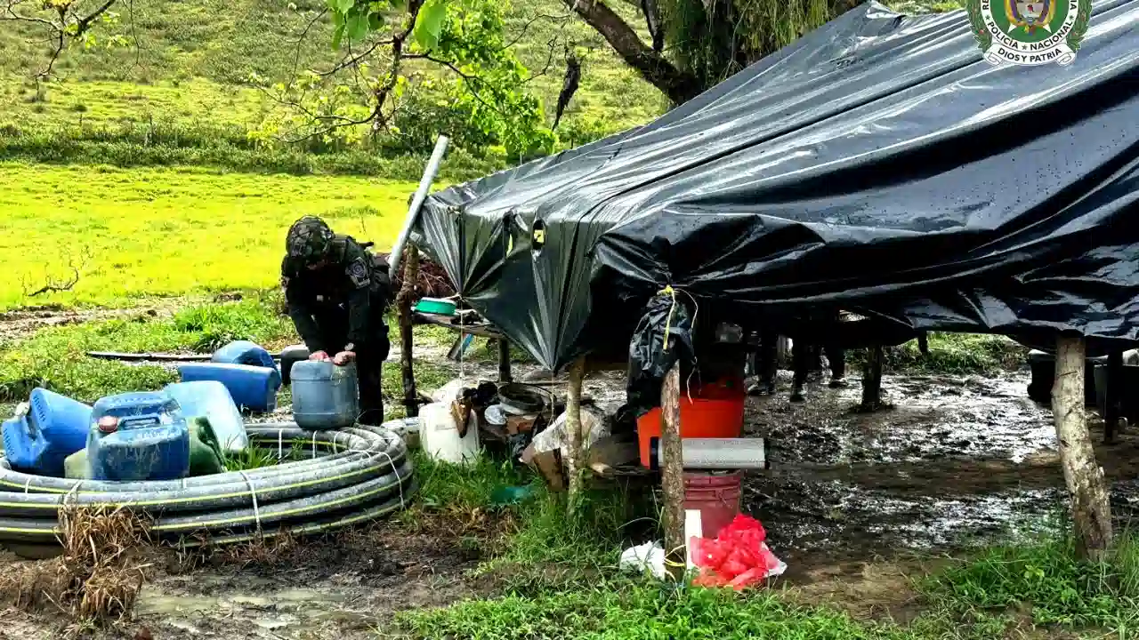Operativo contra minería ilegal deja maquinaria destruida en Antioquia