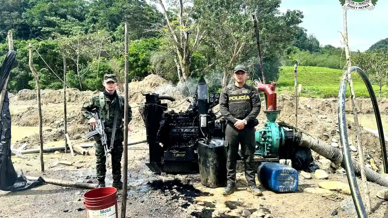 Operativo contra minería ilegal deja maquinaria destruida en Antioquia