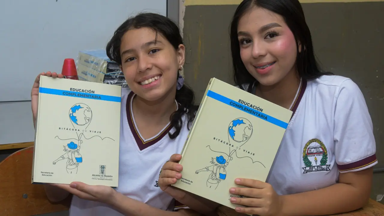 Jóvenes en Medellín aprenden a debatir y decidir: así funciona la nueva línea de ciudadanía