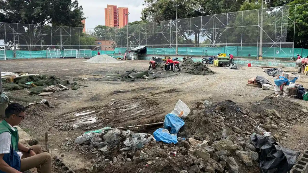 ¡Una elegancia! Inician obras en El Polvorín y ya han entregado 397 escenarios deportivos recuperados en Medellín 1 ¡Una elegancia! Inician obras en El Polvorín y ya han entregado 397 escenarios deportivos recuperados en Medellín