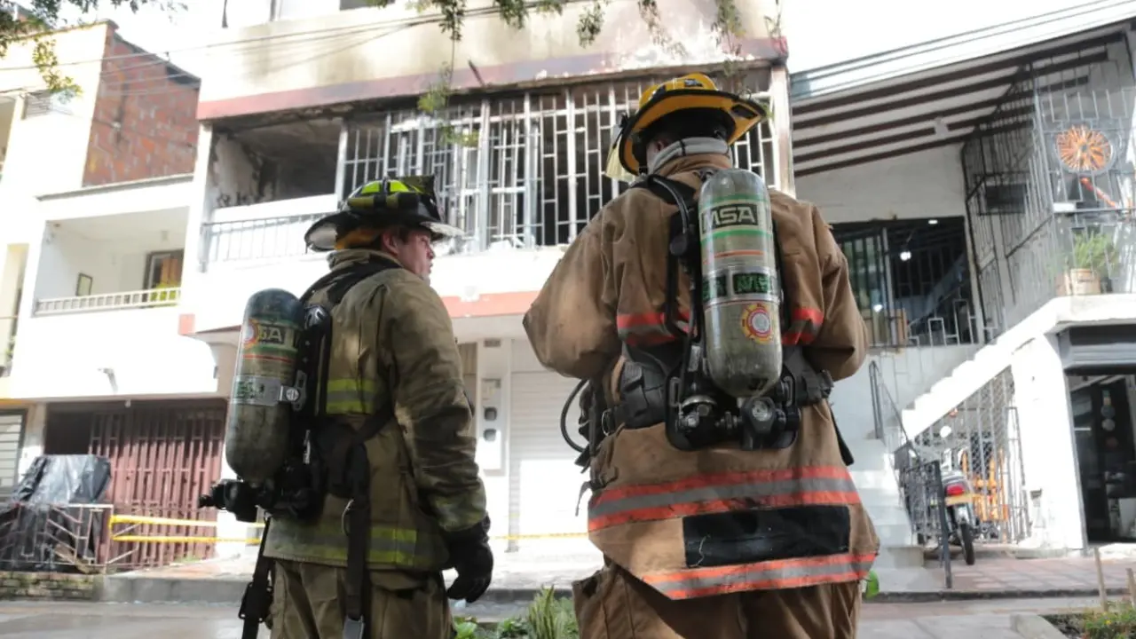 Hombre se lanzó de un quinto piso para escapar de incendio en Itagüí 2 Hombre se lanzó de un quinto piso para escapar de incendio en Itagüí