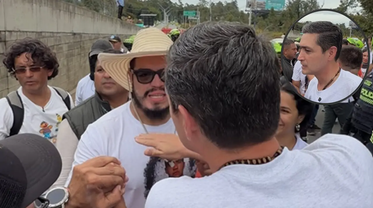 Mediación clave: Congresista Juan David Zuluaga resolvió la tensa situación a las afueras de la casa de Uribe 1 juan david zuluaga