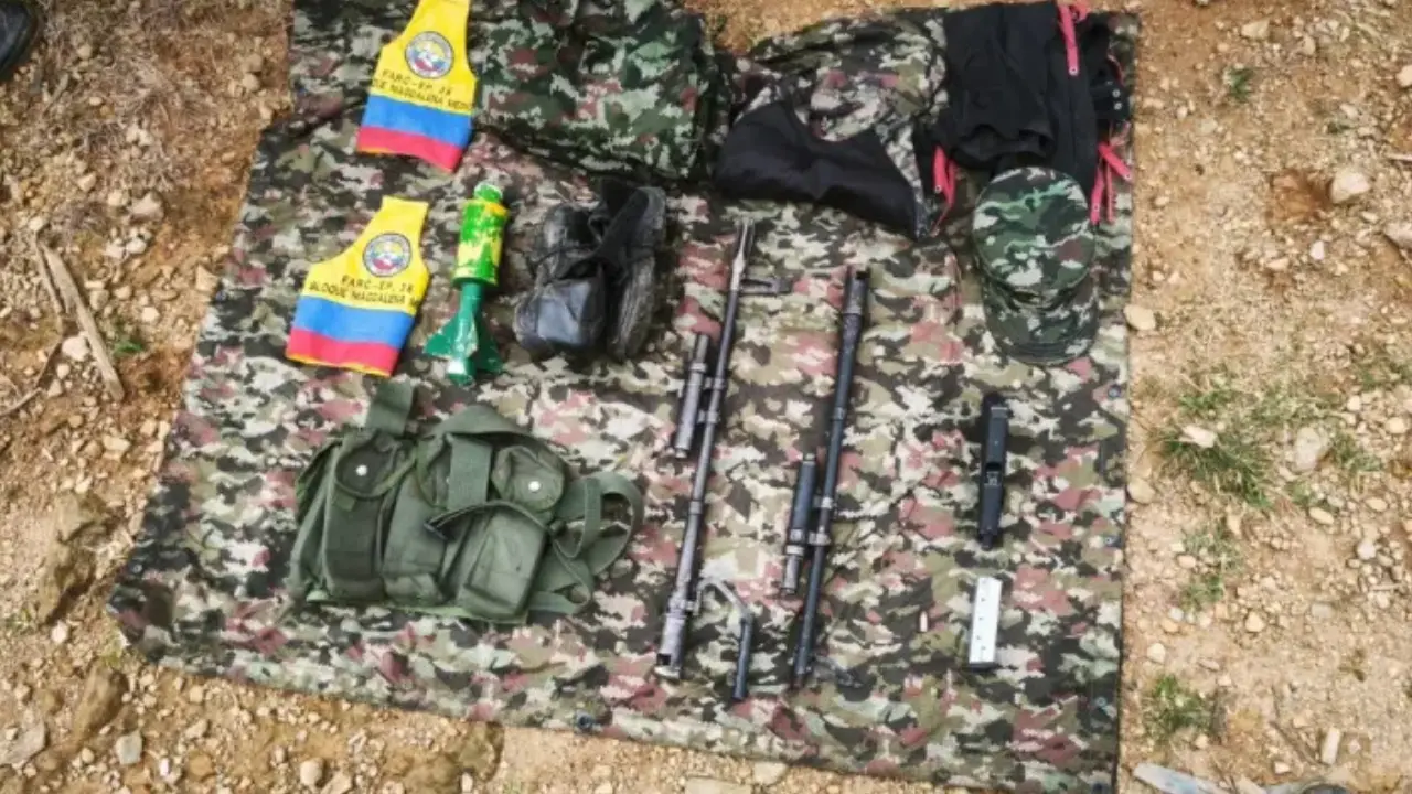 Le salieron al Ejército en Briceño: hombres de alias Chalá dejaron explosivos y brazaletes botados