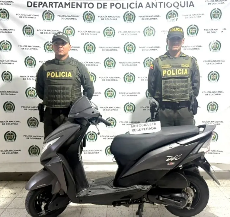 Efectividad en los controles: Policía recuperó en Sonsón una motocicleta reportada por hurto 2 moto recuperada en sonson
