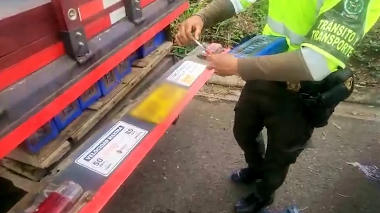 ¡Iba cargado hasta el techo! Caen con 448 paquetes de cocaína en vía de Antioquia