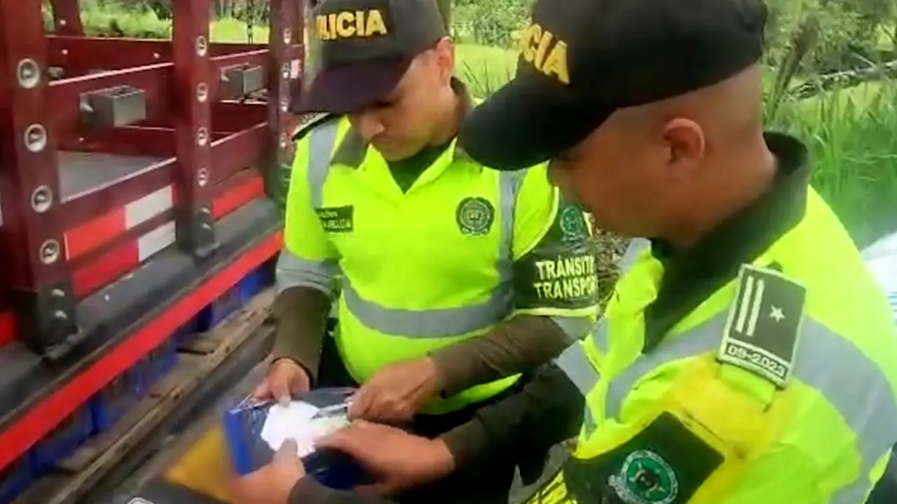 ¡Iba cargado hasta el techo! Caen con 448 paquetes de cocaína en vía de Antioquia