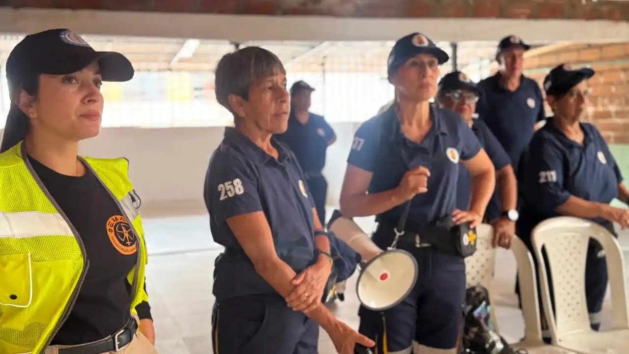 ¡Preparados para lo peor! Comunidades de Medellín se entrenan para reaccionar ante emergencias y avalanchas 2 ¡Preparados para lo peor! Comunidades de Medellín se entrenan para reaccionar ante emergencias y avalanchas