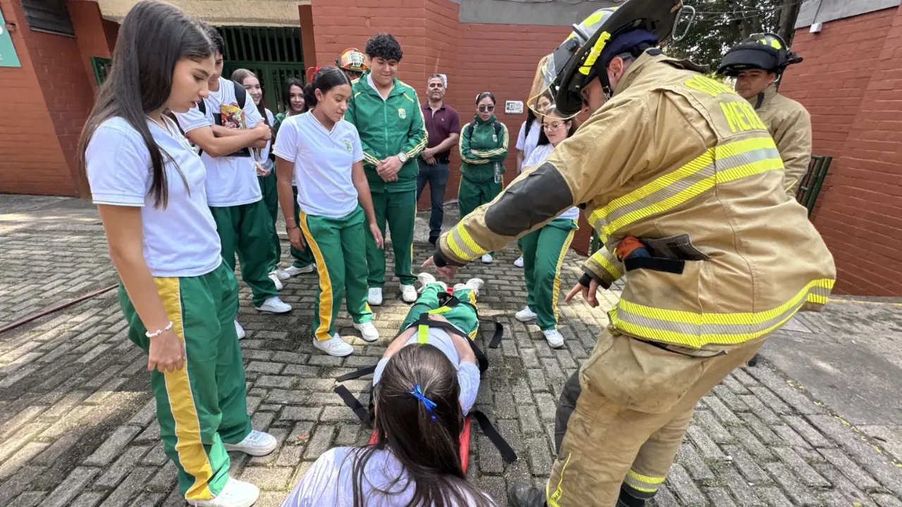 ¡Preparados para lo peor! Comunidades de Medellín se entrenan para reaccionar ante emergencias y avalanchas 1 ¡Preparados para lo peor! Comunidades de Medellín se entrenan para reaccionar ante emergencias y avalanchas