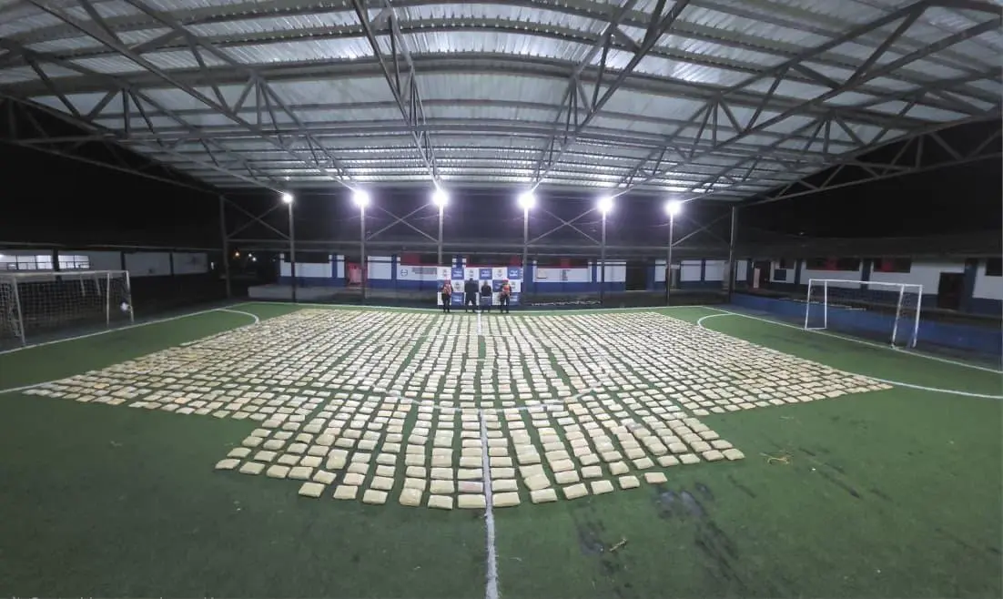 ¡Se les cayó a los del trébol! Armada incauta 1.5 toneladas de droga en lanchas 'go fast' 3 tonelada de droga2