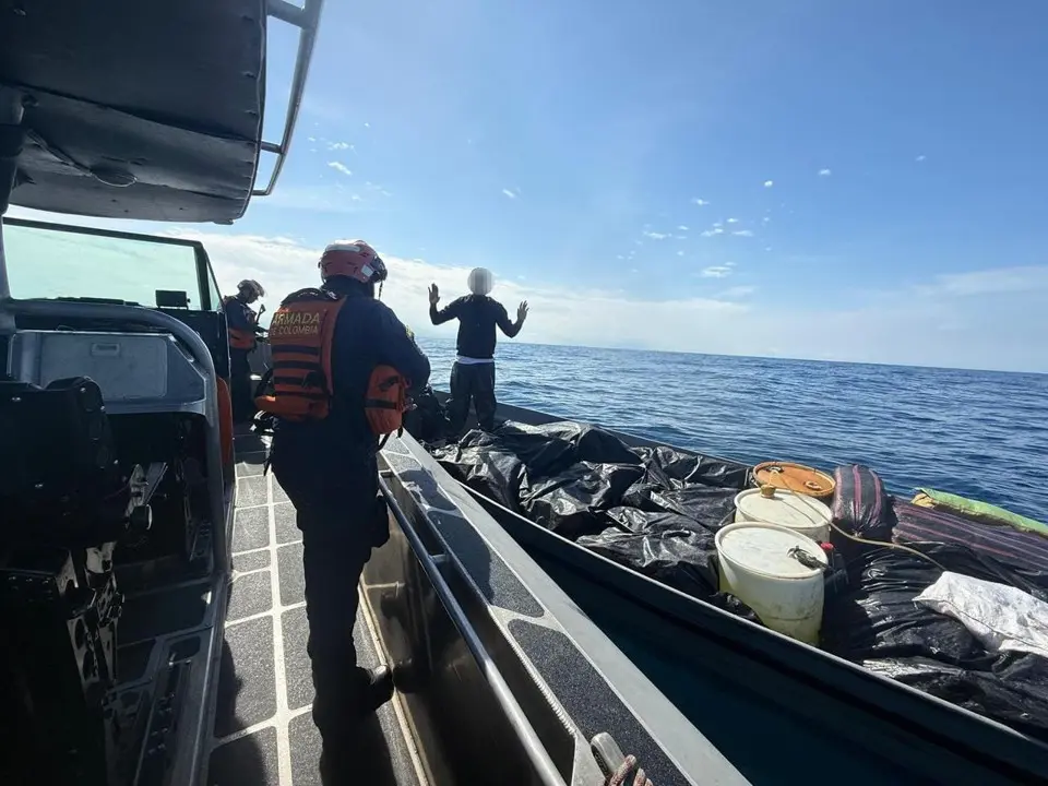¡Se les cayó a los del trébol! Armada incauta 1.5 toneladas de droga en lanchas 'go fast' 2 tonelada de droga3