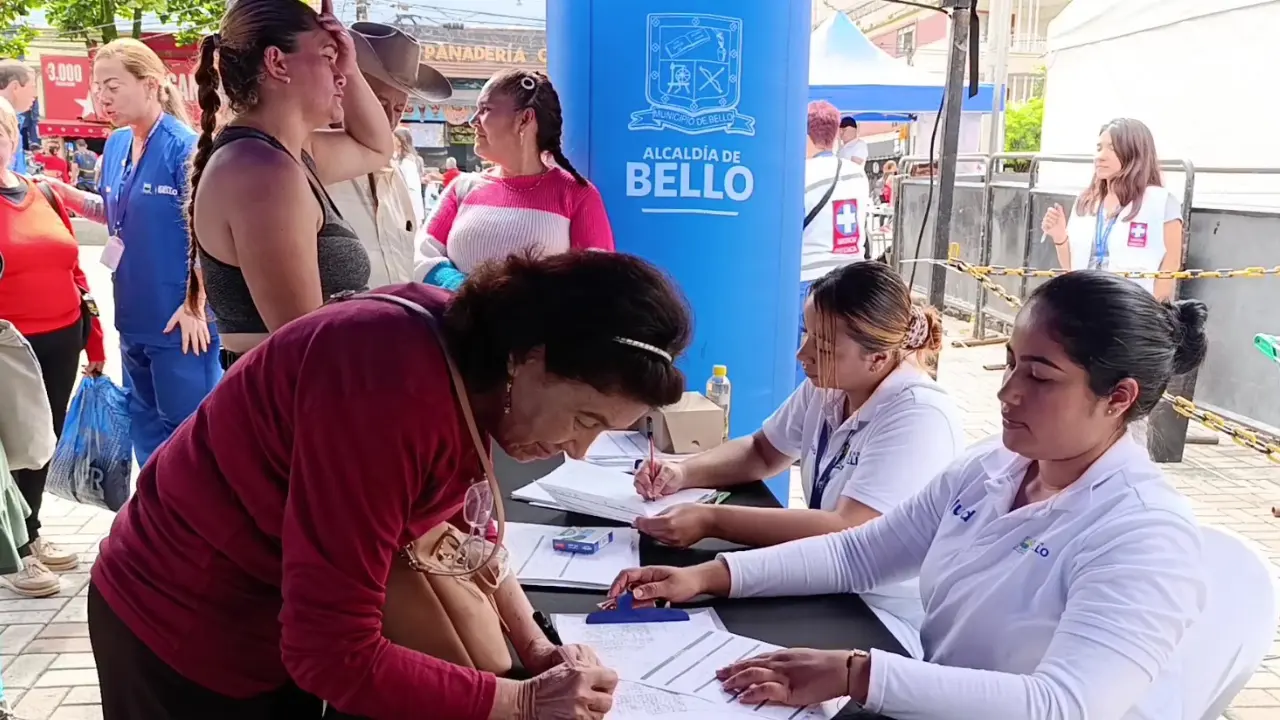 ¡No se quede sin médico! Más de 10 mil venezolanos en Bello están a un punto de perder su salud por este trámite