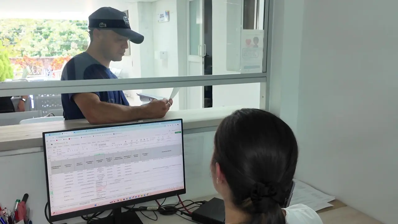¡No se quede sin médico! Más de 10 mil venezolanos en Bello están a un punto de perder su salud por este trámite