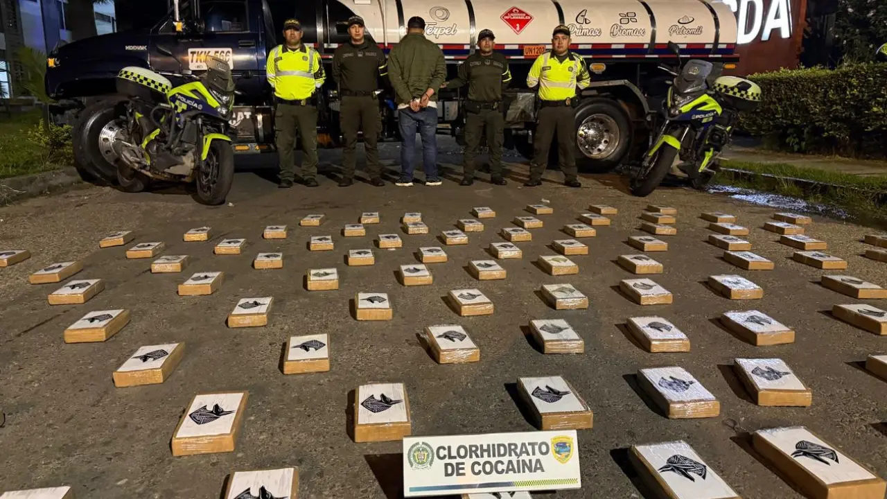 Descubren 370 kilos de cocaína ocultos en un camión rumbo a Bogotá 3 Descubren 370 kilos de cocaína ocultos en un camión rumbo a Bogotá