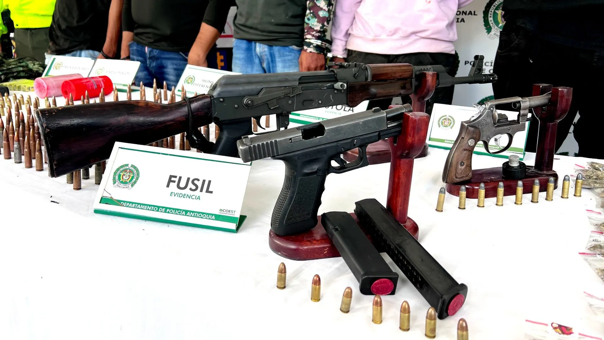 Con fusiles, explosivos y droga: así cayó alias ‘Chibolo’, el terror del Suroeste antioqueño 2 Con fusiles, explosivos y droga: así cayó alias ‘Chibolo’, el terror del Suroeste antioqueño