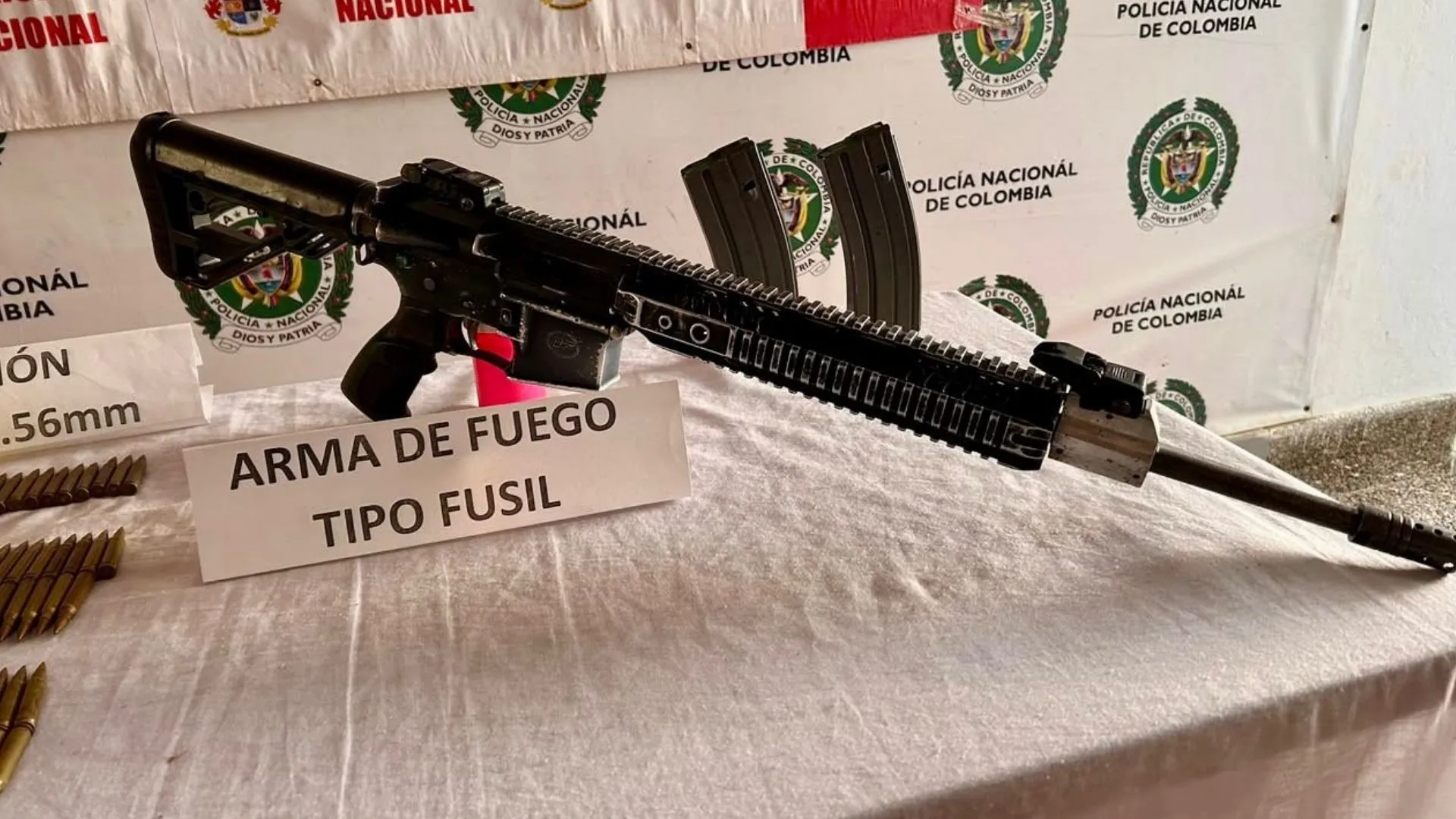 ¡Armado hasta los dientes! Presunto integrante del Clan del Golfo se entrega con armamento en Urrao 2 ¡Armado hasta los dientes! Presunto integrante del Clan del Golfo se entrega con armamento en Urrao