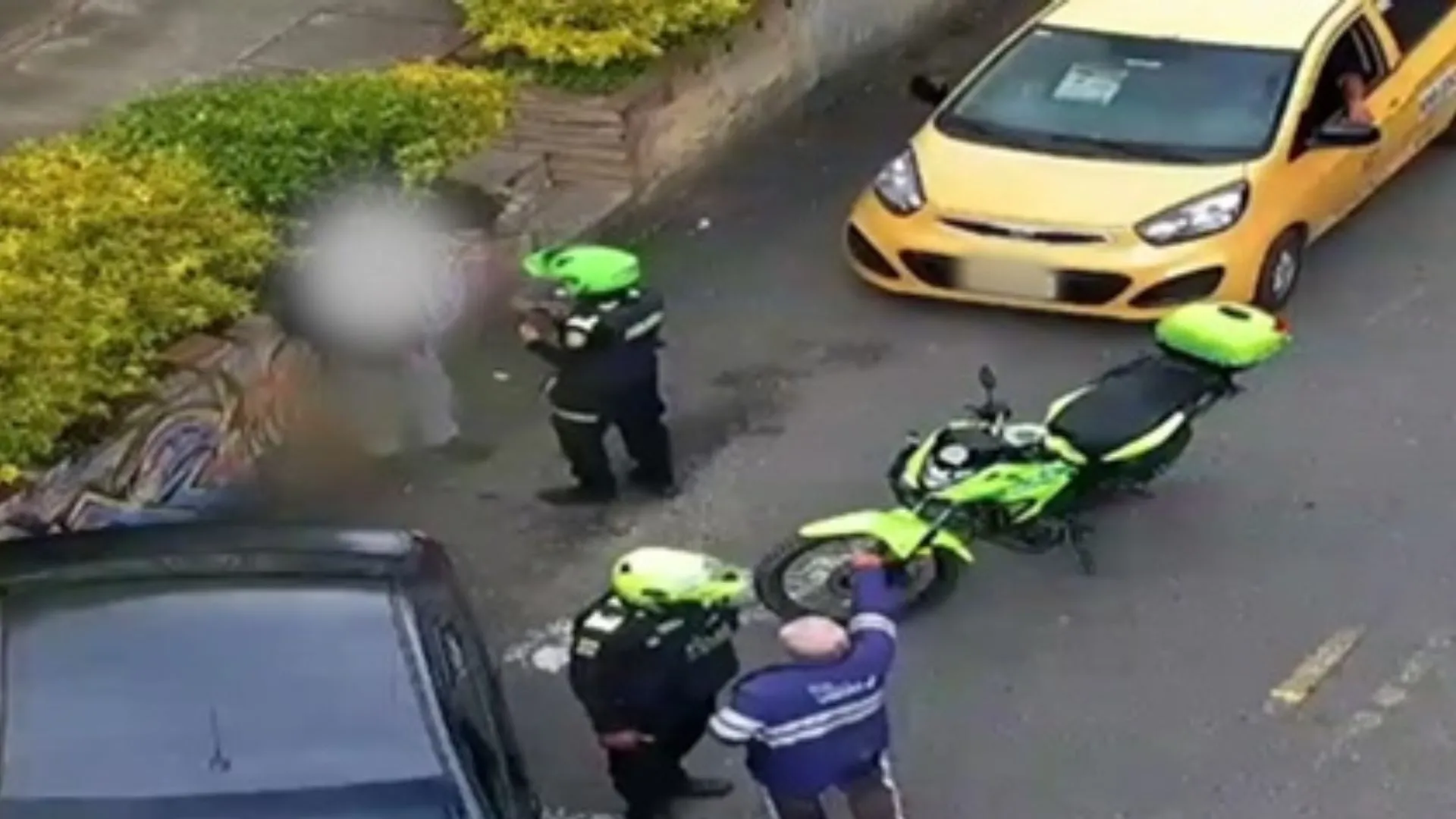 Cámaras frustran robo de vehículo cargado con mercancía en Bogotá: policía capturó al delincuente
