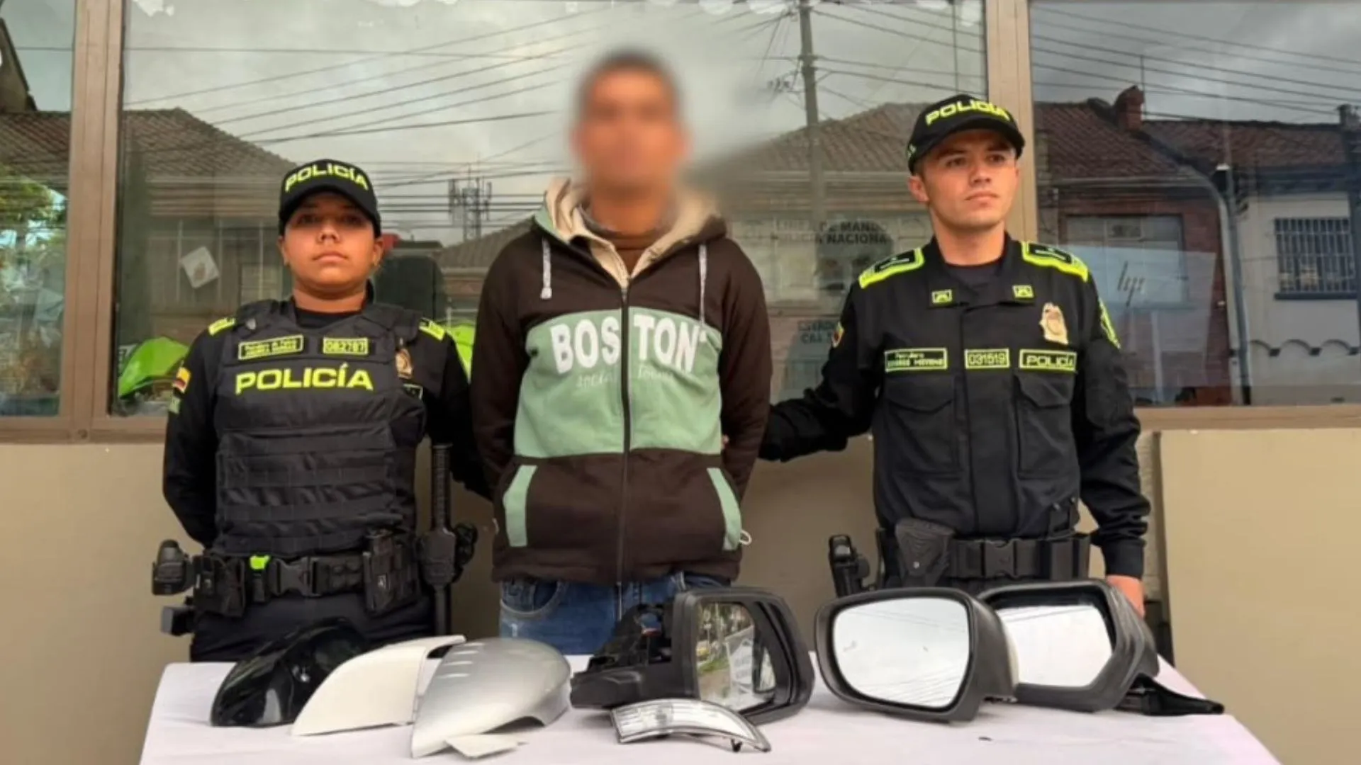 ¡Lo pillaron con el morral lleno! Cayó reincidente señalado de robar autopartes en Bogotá