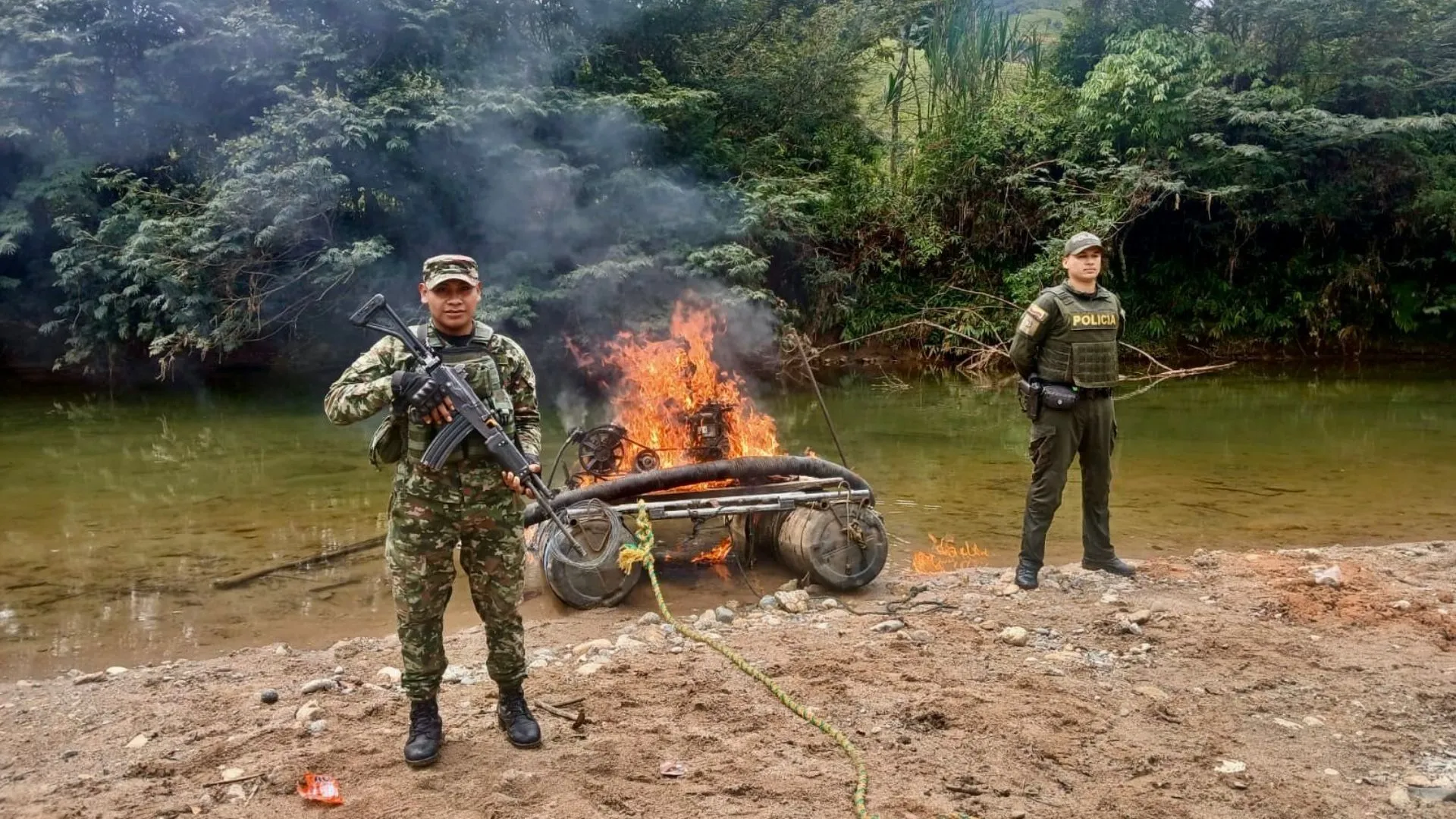 ¡Con las dragas en el agua! Caen cinco minas ilegales que destruían el medio ambiente en San Rafael 4 ¡Con las dragas en el agua! Caen cinco minas ilegales que destruían el medio ambiente en San Rafael