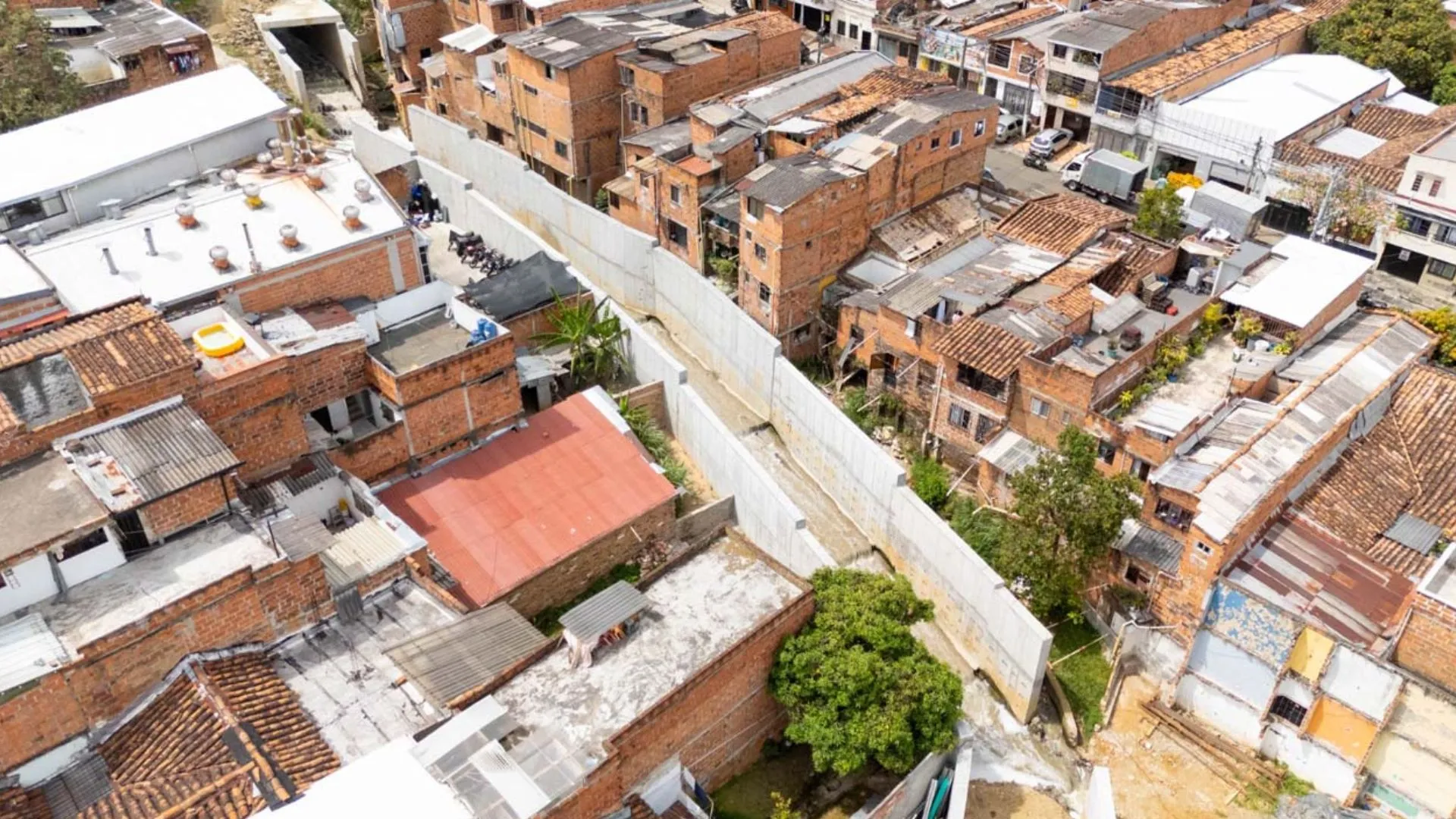 Medellín avanza en la recuperación de sus quebradas: obra en La Honda alcanza el 93 % de avance 2 Medellín avanza en la recuperación de sus quebradas: obra en La Honda alcanza el 93 % de avance