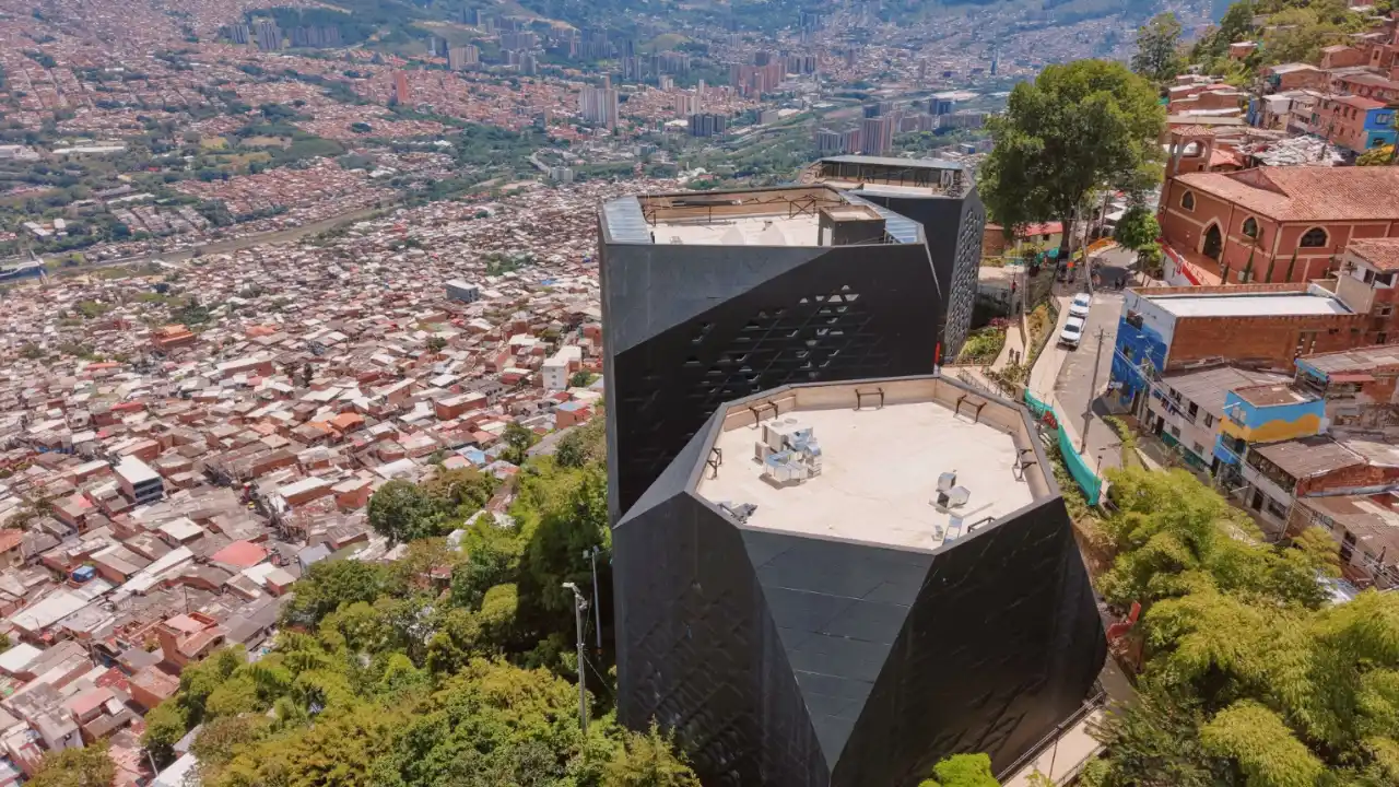 Parque Biblioteca Santo Domingo alcanza 91% de avance y abre sus puertas a la comunidad