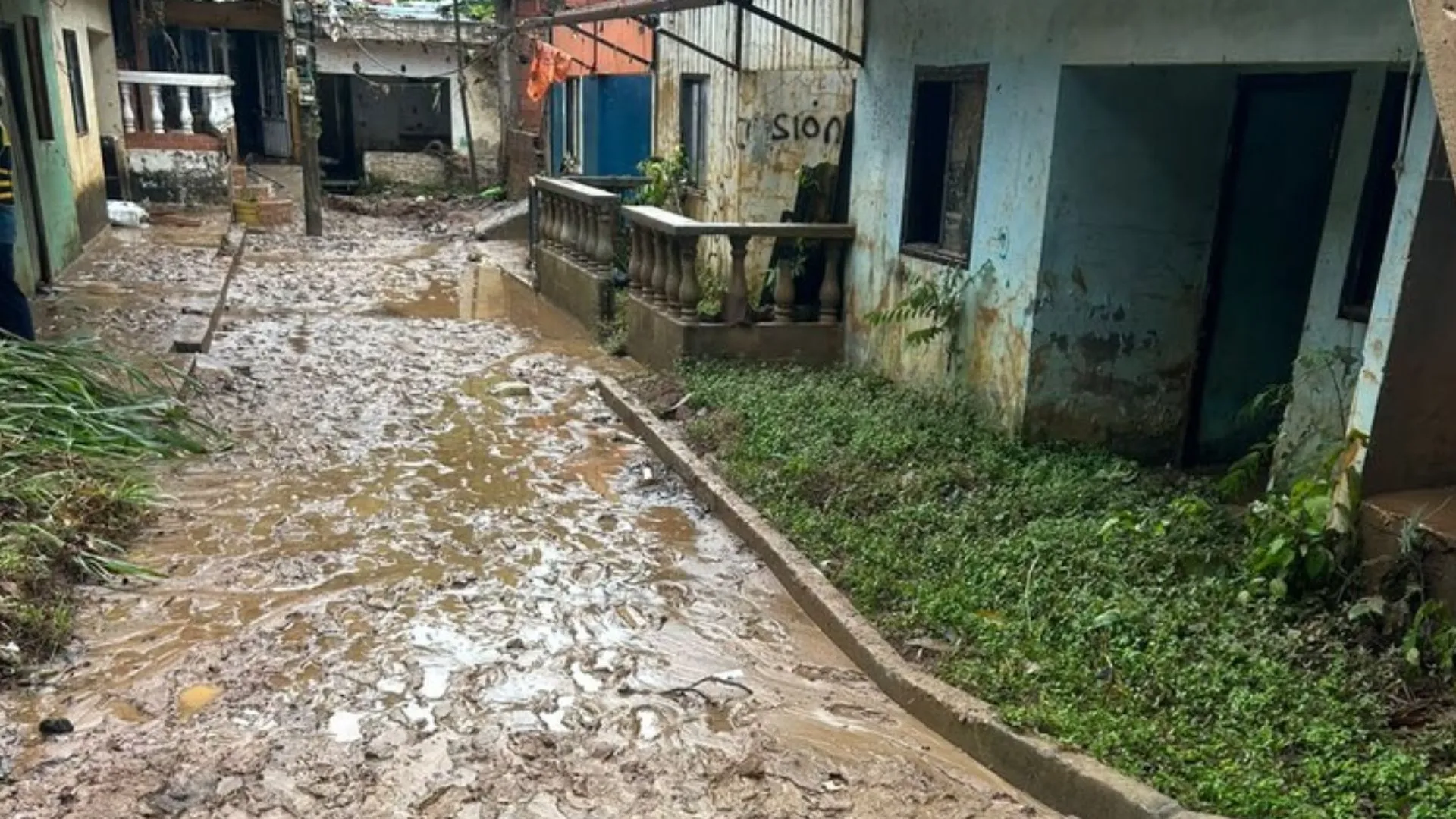 ¡Caos total en Puerto Triunfo! Lluvias provocan graves inund