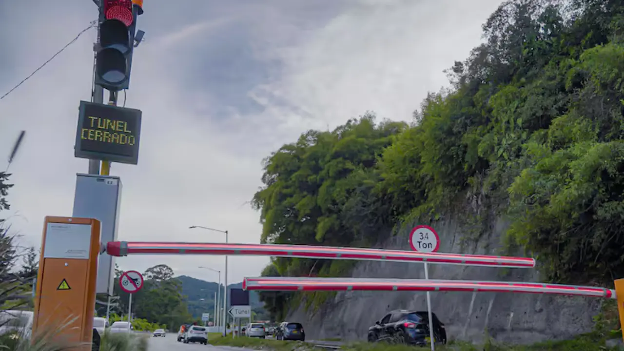 Ojo conductores: así lo pueden frenar antes de entrar al Túnel de Oriente desde este lunes