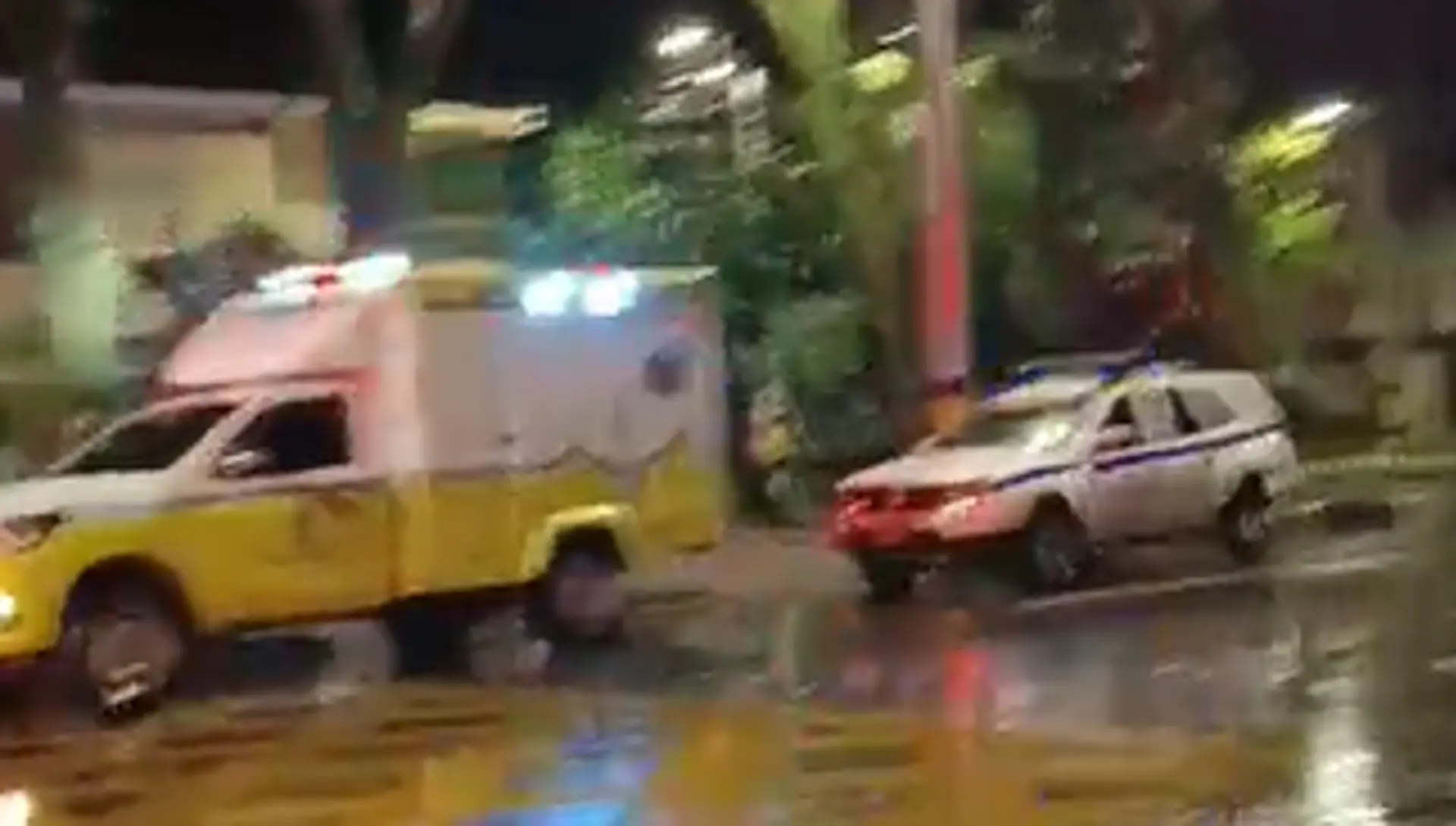 ¡Despertó a los vecinos! Se metió con la moto a una panadería en Laureles y acabó con «el entable» 2 accidente en laureles