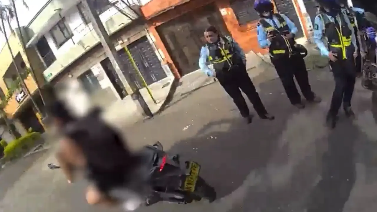 Se voló del retén, encaró a los agentes de tránsito y terminó sin moto en Villa Hermosa 2 Se voló del retén, encaró a los agentes de tránsito y terminó sin moto en Villa Hermosa
