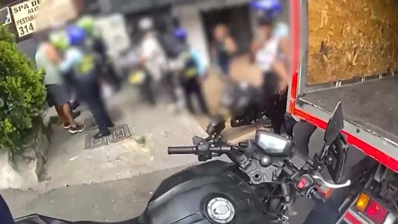 Se voló del retén, encaró a los agentes de tránsito y terminó sin moto en Villa Hermosa 1 Se voló del retén, encaró a los agentes de tránsito y terminó sin moto en Villa Hermosa