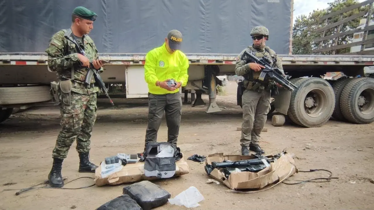 Se conoce el arsenal «de terror» incautado a «Iván Mordisco»: Armas de alta potencia y tecnología 3 armas yumbo2