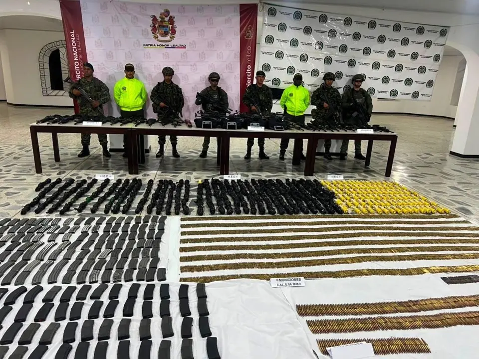 Se conoce el arsenal «de terror» incautado a «Iván Mordisco»: Armas de alta potencia y tecnología 2 armas yumbo3