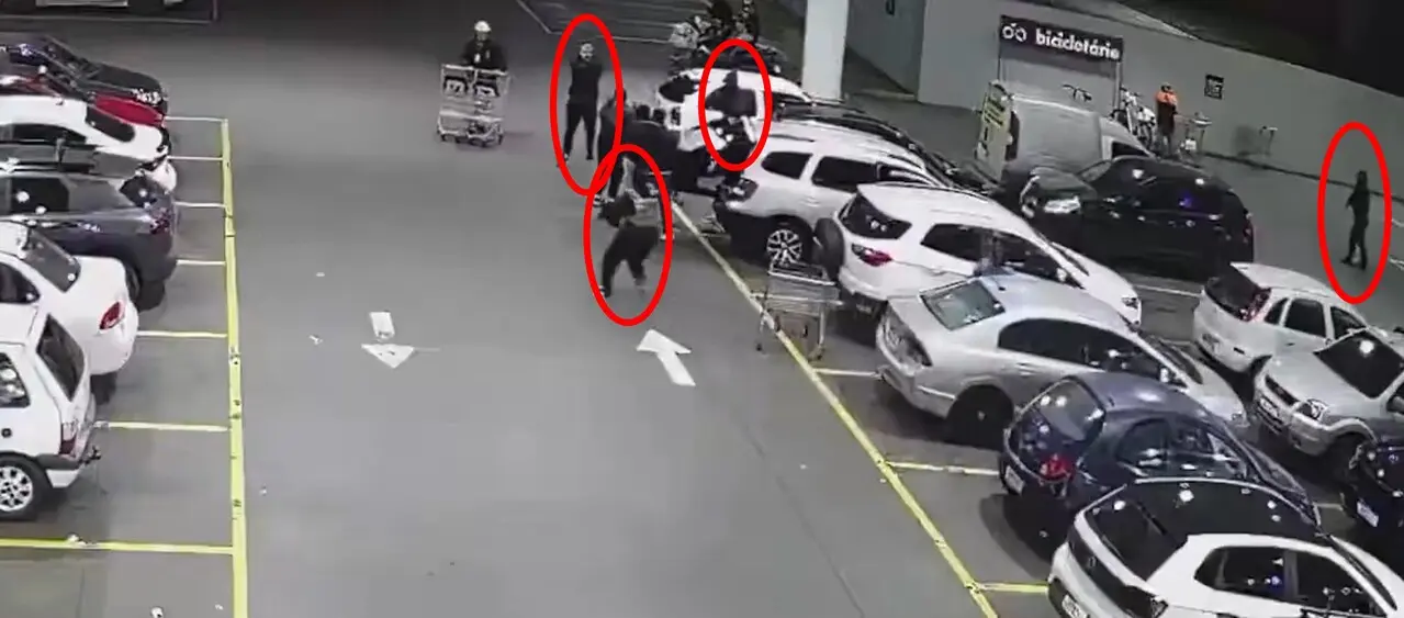 ¡Uno lo mató, el otro amenazó a las acompañantes y el tercer